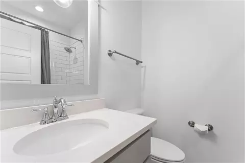 Bath - 15 Semmes Ave, Mobile, AL 36604 photo 3 of 3