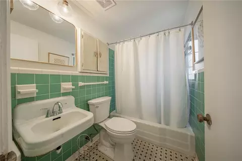 Bath - 1956 Myrtle Ave, Mobile, AL 36606 photo 2 of 2
