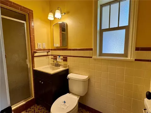 Bath - 504 Sutherland Dr, Chickasaw, AL 36611 photo 2 of 2