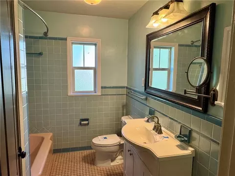 Bath - 504 Sutherland Dr, Chickasaw, AL 36611 photo 1 of 2