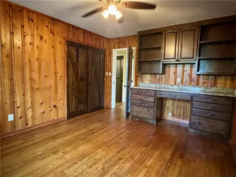 Bedroom - 504 Sutherland Dr, Chickasaw, AL 36611 photo 2 of 3