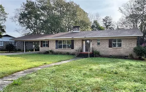 504 Sutherland Dr, Chickasaw, AL 36611