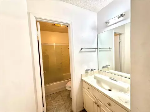 Bath - 4017 Cottage Hill Rd #34, Mobile, AL 36609 photo 2 of 3