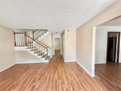 Living - 4017 Cottage Hill Rd #34, Mobile, AL 36609 photo 4 of 4