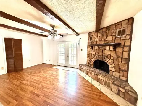 Living - 4017 Cottage Hill Rd #34, Mobile, AL 36609 photo 3 of 4