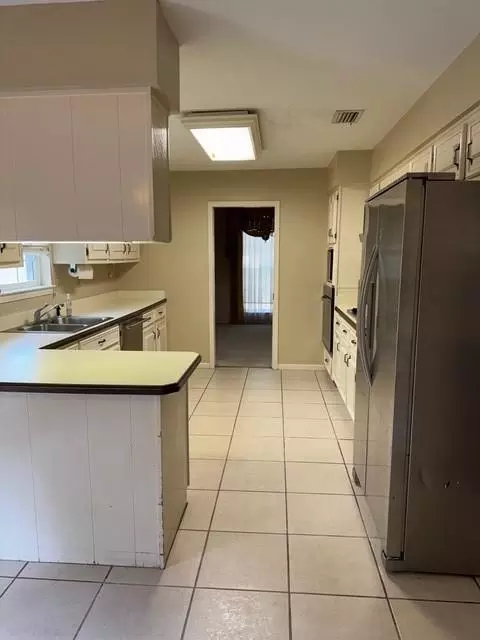 Kitchen - 3755 Claridge Rd S, Mobile, AL 36608 photo 1 of 1