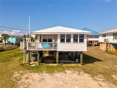 2124 Bienville Blvd, Dauphin Island, AL 36528
