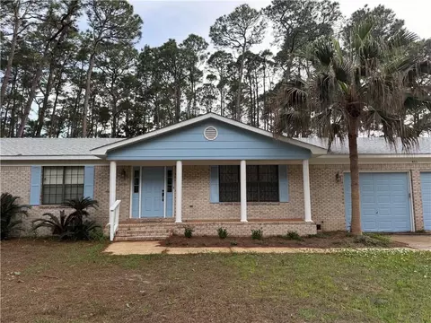 411 Admiral Semmes Ave, Dauphin Island, AL 36528