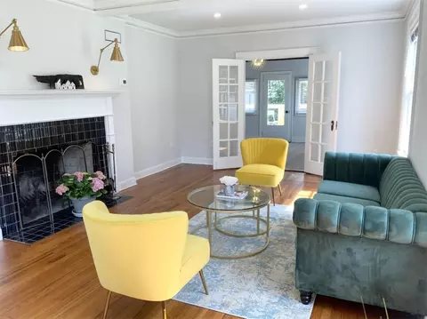 Living - 25 Benedict Pl, Mobile, AL 36606 photo 1 of 4