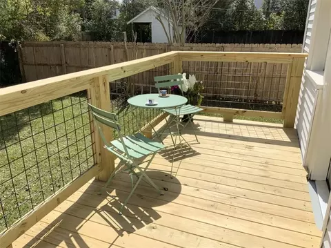 Exterior - 25 Benedict Pl, Mobile, AL 36606 photo 7 of 11