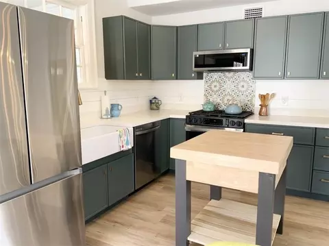 Kitchen - 25 Benedict Pl, Mobile, AL 36606 photo 2 of 2