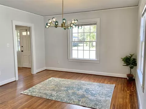 Living - 25 Benedict Pl, Mobile, AL 36606 photo 3 of 4
