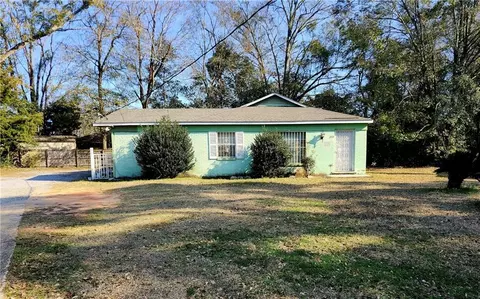 713 Pinehill Dr, Mobile, AL 36606
