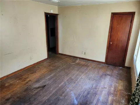 Living - 403 Ogden Ave, Mobile, AL 36607 photo 1 of 2