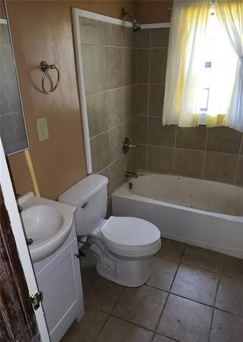 Bath - 403 Ogden Ave, Mobile, AL 36607 photo 1 of 2