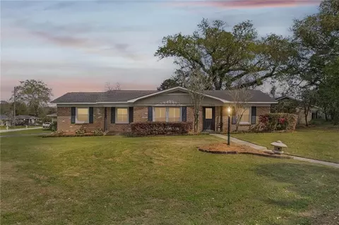2768 Brookwood Dr, Mobile, AL 36606