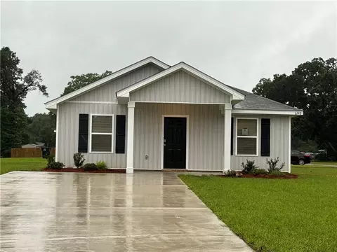 6140 Pin Oak Dr E, Theodore, AL 36582