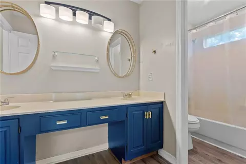 Bath - 3254 Austin Dr, Mobile, AL 36695 photo 2 of 5