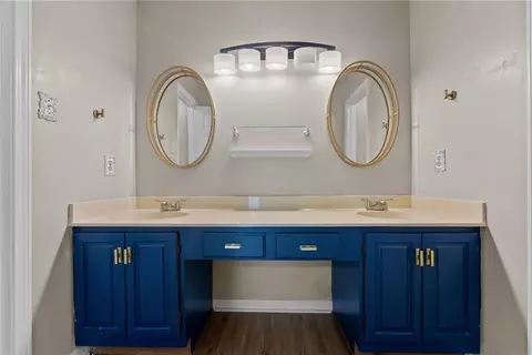 Bath - 3254 Austin Dr, Mobile, AL 36695 photo 1 of 5