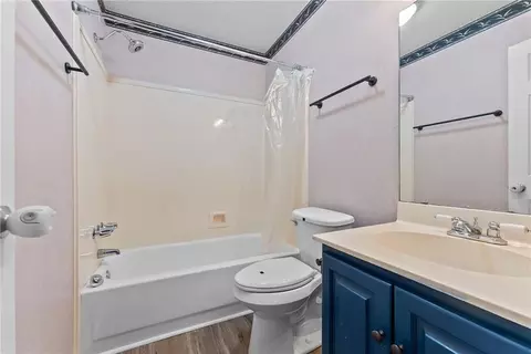 Bath - 3254 Austin Dr, Mobile, AL 36695 photo 4 of 5