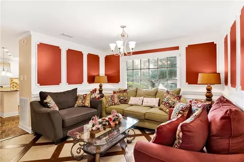 Living - 254 Jackson Blvd, Mobile, AL 36609 photo 4 of 6