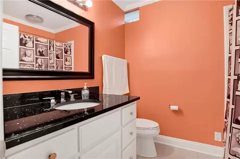 Bath - 254 Jackson Blvd, Mobile, AL 36609 photo 5 of 11