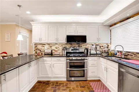 Kitchen - 254 Jackson Blvd, Mobile, AL 36609 photo 1 of 6