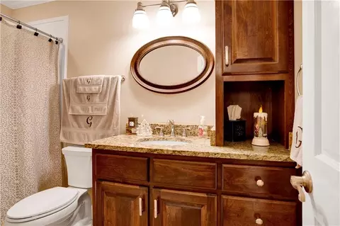 Bath - 254 Jackson Blvd, Mobile, AL 36609 photo 6 of 11