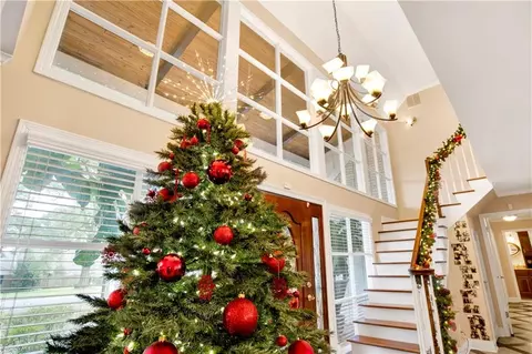 Entry Way - 254 Jackson Blvd, Mobile, AL 36609 photo 2 of 8