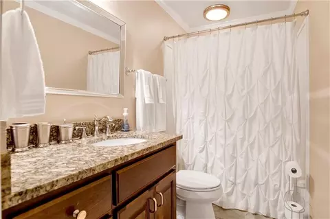 Bath - 254 Jackson Blvd, Mobile, AL 36609 photo 2 of 11