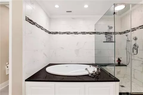 Bath - 254 Jackson Blvd, Mobile, AL 36609 photo 8 of 11