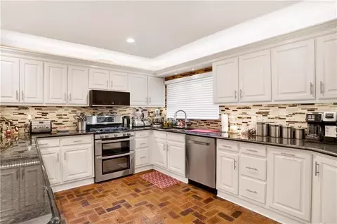 Kitchen - 254 Jackson Blvd, Mobile, AL 36609 photo 3 of 6