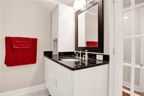 Bath - 254 Jackson Blvd, Mobile, AL 36609 photo 10 of 11