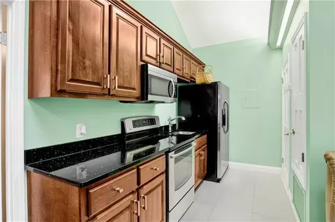 Kitchen - 254 Jackson Blvd, Mobile, AL 36609 photo 6 of 6