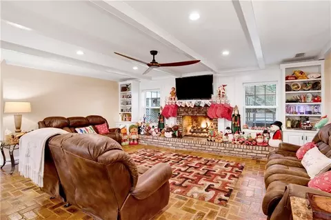 Living - 254 Jackson Blvd, Mobile, AL 36609 photo 3 of 6