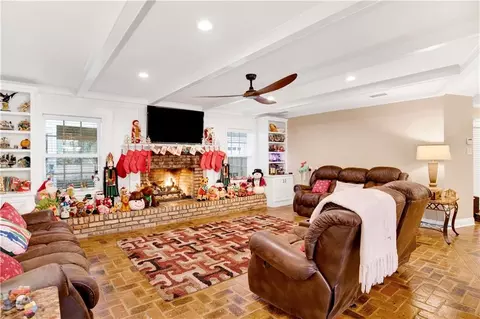 Living - 254 Jackson Blvd, Mobile, AL 36609 photo 2 of 6
