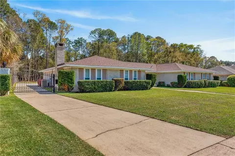 1271 Spring Valley Dr E, Mobile, AL 36693 photo 2