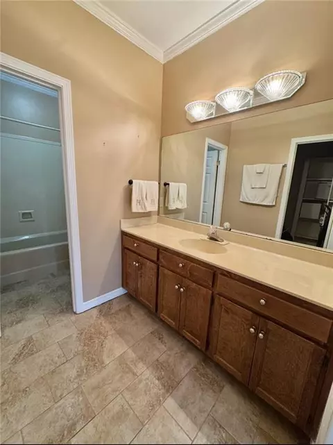 Bath - 1429 Regency Oaks Dr E, Mobile, AL 36609 photo 8 of 10