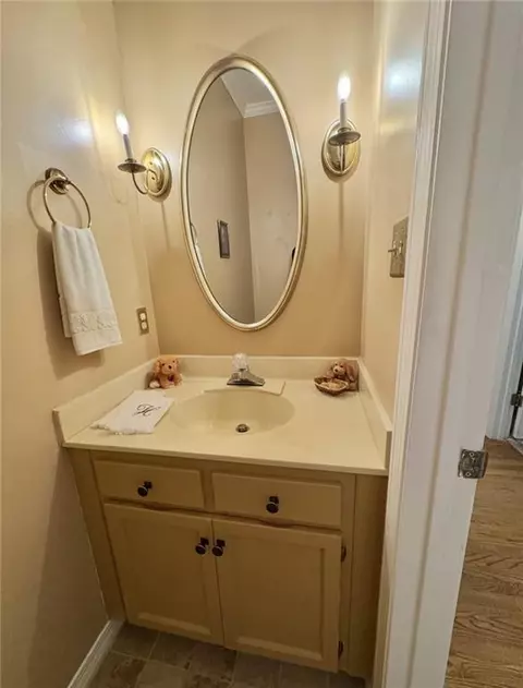 Bath - 1429 Regency Oaks Dr E, Mobile, AL 36609 photo 10 of 10