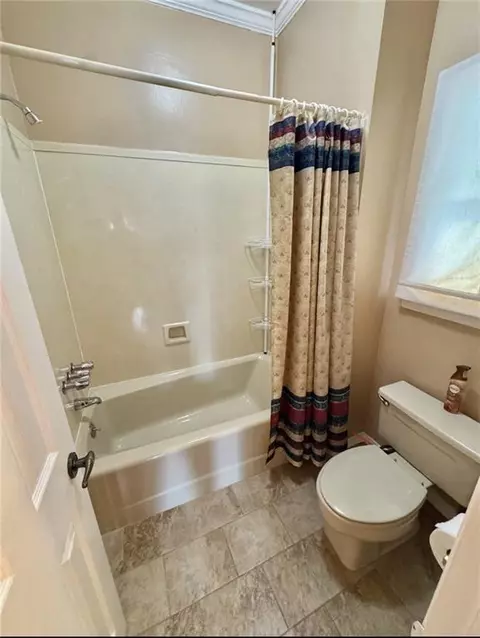 Bath - 1429 Regency Oaks Dr E, Mobile, AL 36609 photo 7 of 10