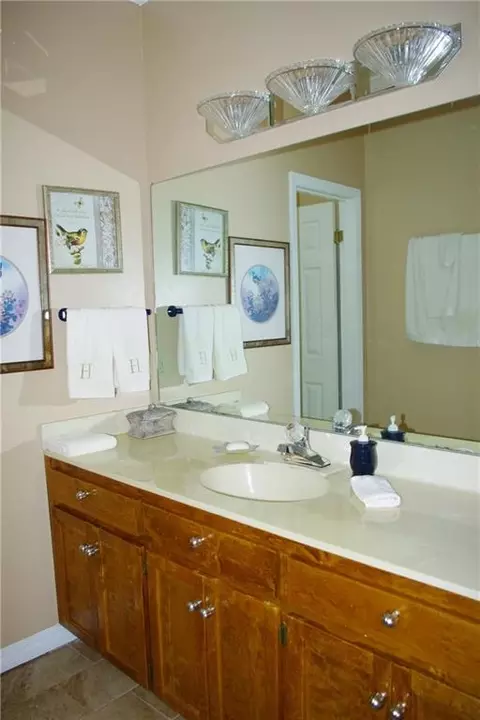Bath - 1429 Regency Oaks Dr E, Mobile, AL 36609 photo 1 of 10