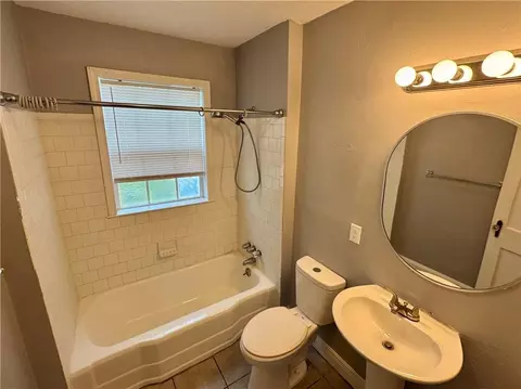 Bath - 407 Seminole St, Mobile, AL 36606 photo 2 of 4
