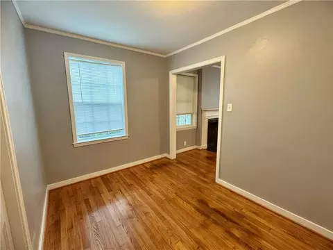 Living - 407 Seminole St, Mobile, AL 36606 photo 4 of 6