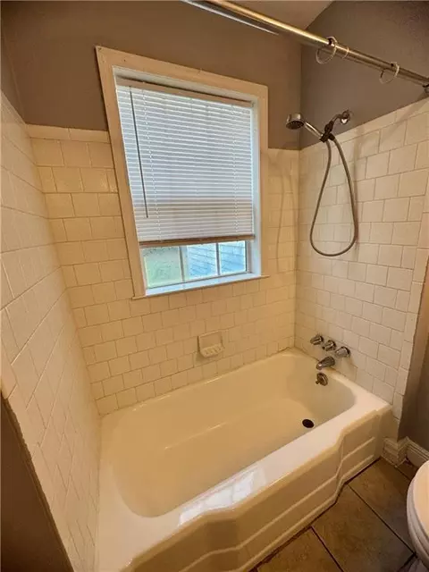 Bath - 407 Seminole St, Mobile, AL 36606 photo 3 of 4