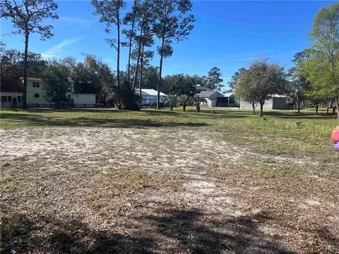 317 Magnolia Dr, Gulf Shores, AL 36542