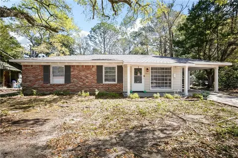 1605 Greenbrier Dr E, Mobile, AL 36605