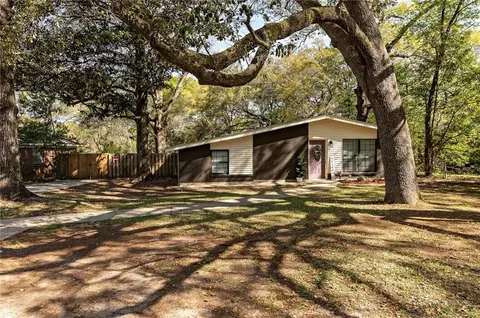 5404 Forest Park Dr, Mobile, AL 36618