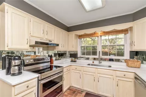 Kitchen - 513 Wacker Ln N, Mobile, AL 36608 photo 2 of 4
