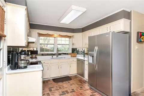 Kitchen - 513 Wacker Ln N, Mobile, AL 36608 photo 1 of 4