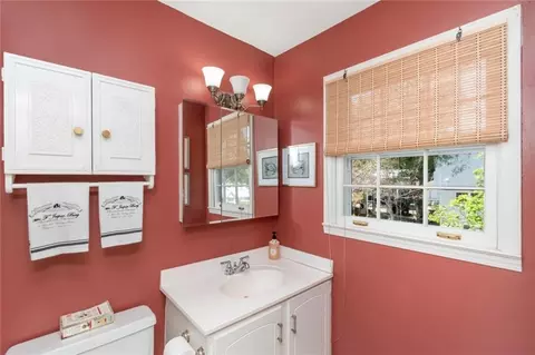 Bath - 513 Wacker Ln N, Mobile, AL 36608 photo 2 of 4